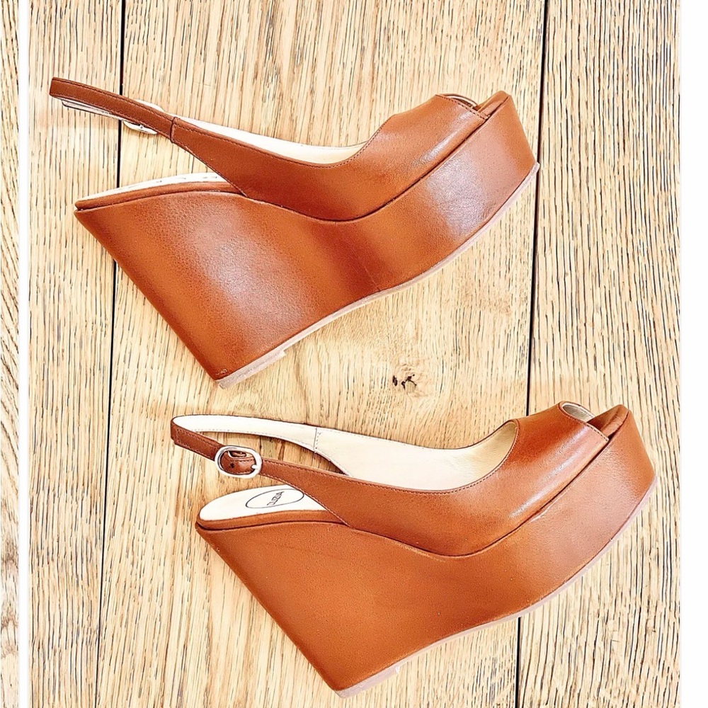 Elegant Tan Wedge Slingback Sandals